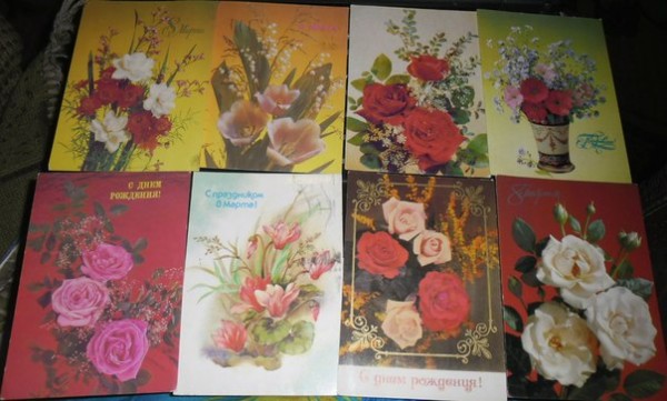 Много советских открыток с цветами и праздниками.