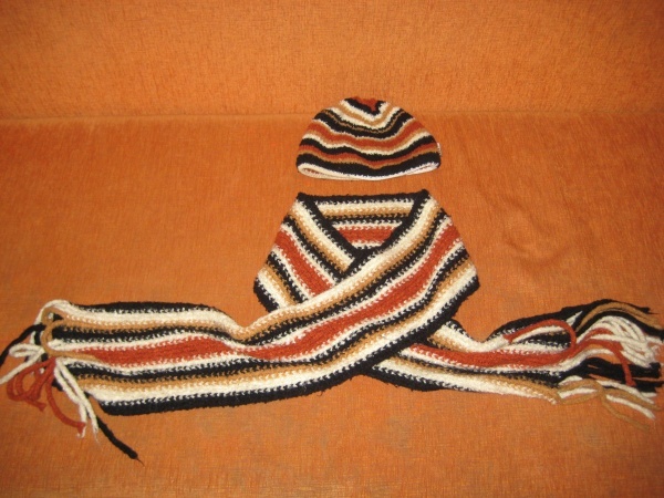 Вязанная шапка и шарф