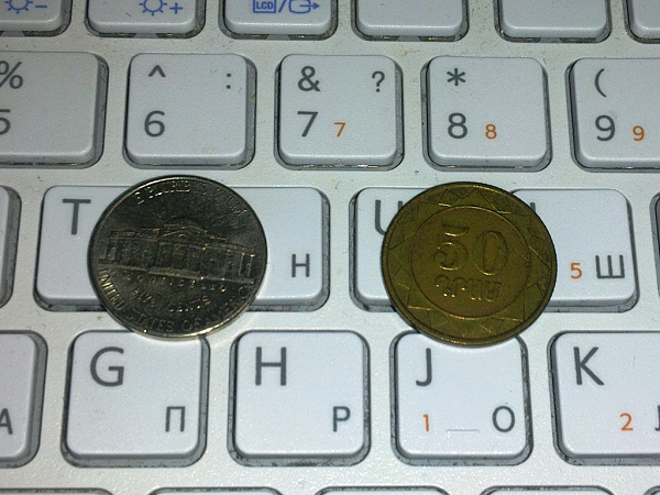 Дар «неделька №12» для коллекционеров))) (марки, монеты, жетон раскатанный, открытка-переливашка, и магниты.)