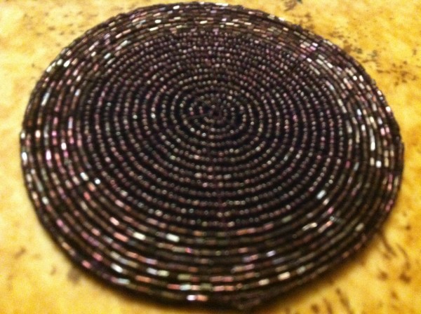 Подставка под горячее бисер. Подставка под стакан из бисера. Подставка из бисера для пасхального яйца. Подставка под бисер. Подставка из бисера для горячего.