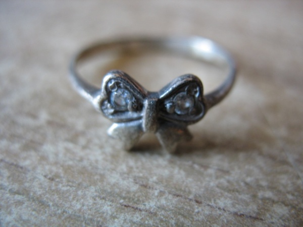 Серебро 925 темнеет. Кольцо серебро потемнело. Потускневшее кольцо серебро. Почерневшее кольцо. Кольца из потемневшего серебра.