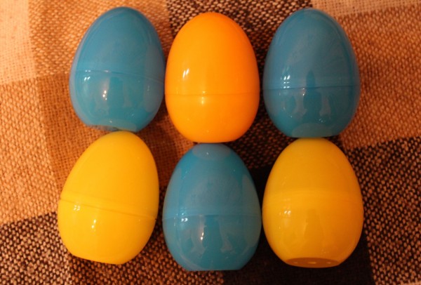 Пластиковые яйца купить. Пластиковые яйца. Пластиковый яичный. Яйцо из пластика. Коллекции пластиковых яиц.