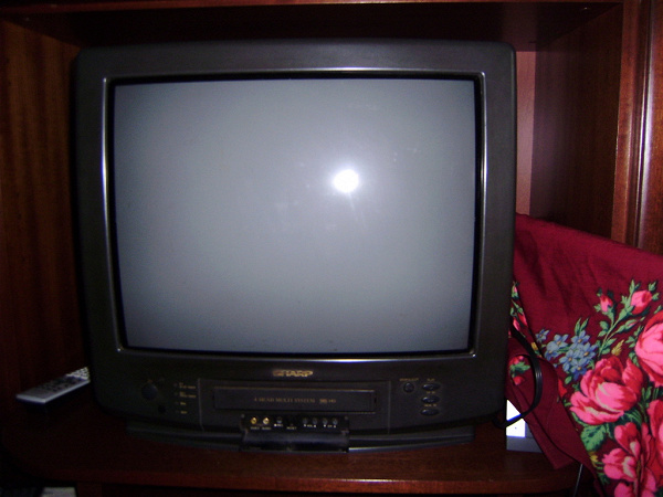 Телевизор с VHS в дар (Москва). Дарудар