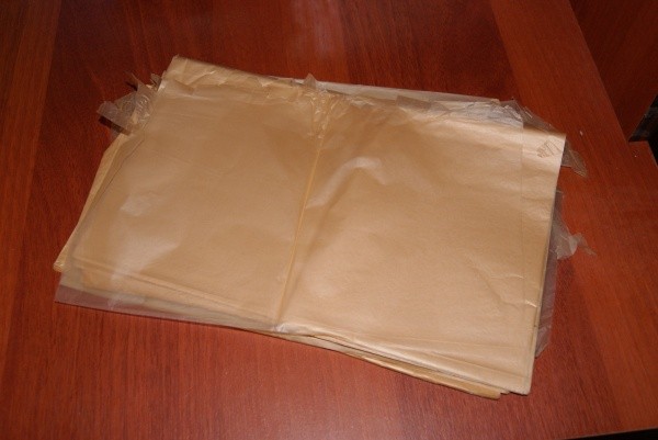 Бумага в которую заворачивают. Во что упаковывают посуду. Бумага в которую заворачивают. Бумага в которую заворачивают. Бумага в которую заворачивают.