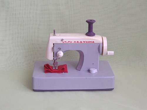 Детская швейная машинка «Ладушка»