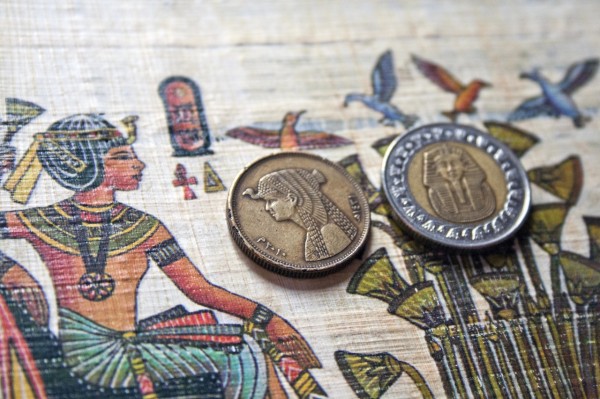 Какие доллары принимают в египте 2024. Денежные купюры Египта. Денежная единица Египта фунт. Валюта Египта монеты. Монеты и купюры Египта.
