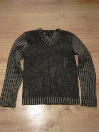 Серый теплый свитер