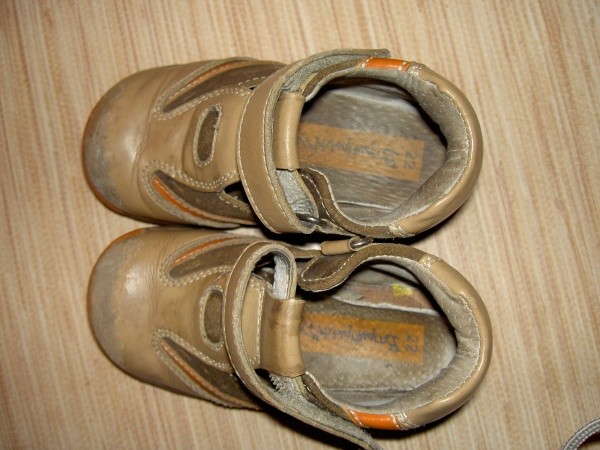 сандалики (или ботиночки) на мальчика