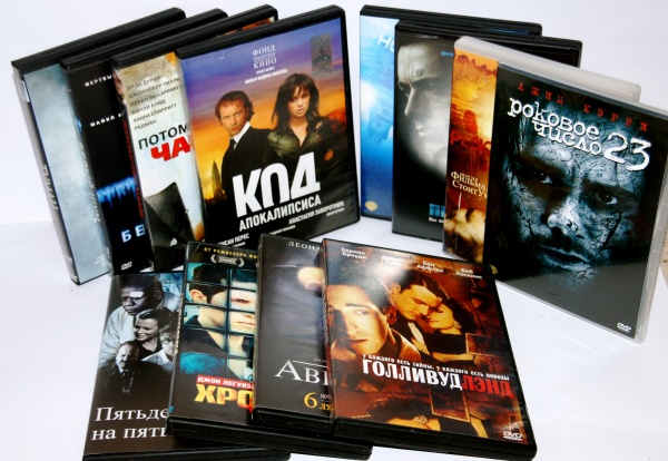 Новинки вышедшие на двд. DVD диск-сборник фильмов 2007. Кинотеатр диск. Диски дивиди страшные. Иллюстрация кино DVD diski.