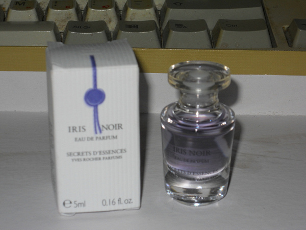 Парфюм ив роше с ирисом. Ив роше духи ирис. Ив роше духи ирис. Духи черный ирис ив роше аналоги. Туалетная вода iris noir yves-rocher.