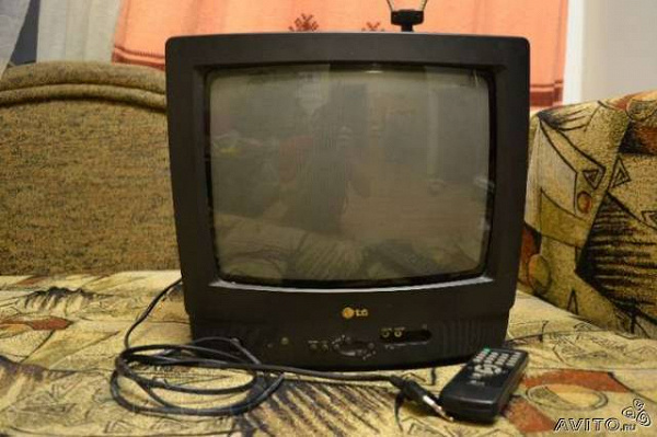 Телевизор lg старые модели. Телевизор LG CF-14f69. LG CF-14f80k. Телевизор LG 14 дюймов ЭЛТ. Маленький телевизор LG CF-14f80k.