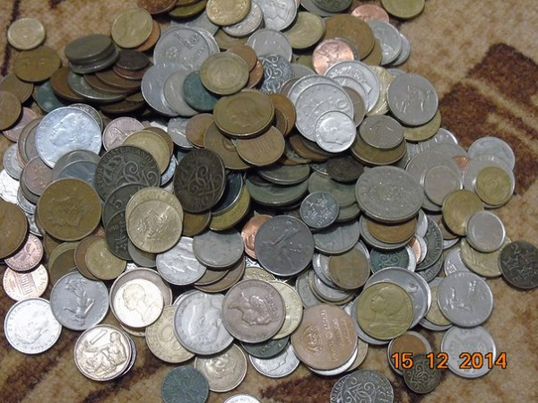 Монеты в честь праздника.