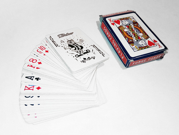 Новая колода карт. Карты игральные 54шт колода ин 0420. Колода карт упаковка. Коробка для колоды карт.