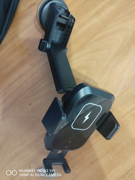 Держатель для смартфона с беспроводной зарядкой. в дар (Москва). Дарудар