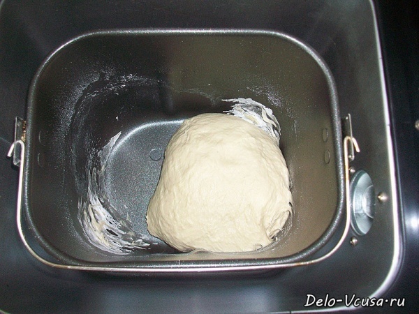 Вареники в хлебопечке рецепт. Тесто для пельменей в хлебопечке. Тесто для пельменей в хлебопечке Мулинекс. Хлебопечка редмонд тесто на пельмени. Тесто для пельменей в хлебопечке редмонд.