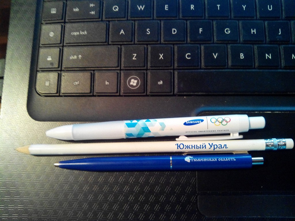 Ручки и карандаш