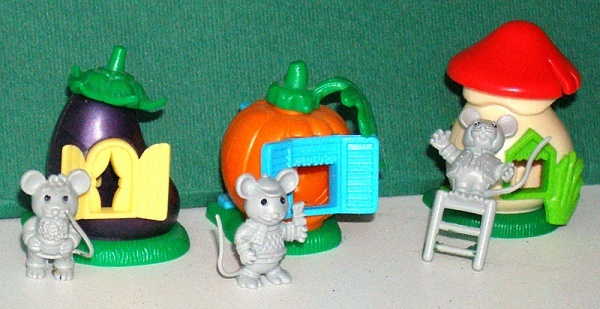 Киндер сюрприз ежики. Киндер игрушки 90-х мышки в домиках. Домик из киндера сюрприза. Киндер игрушка домики. Киндер мышки в домиках.