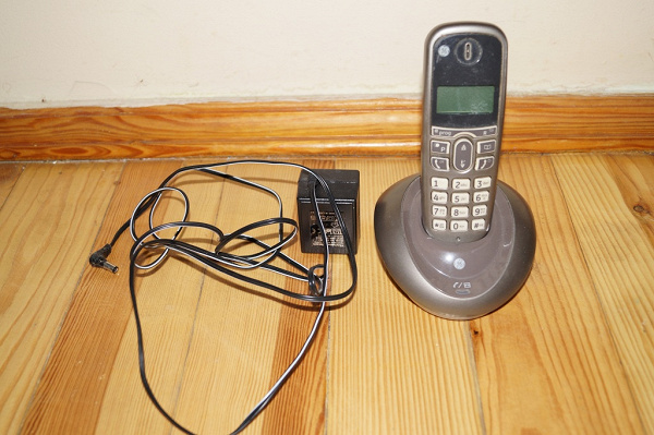 Домашний радиотелефон Томсон в дар (Киев). Дарудар