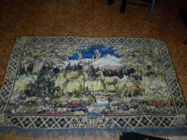 Небольшой ковер с изображением орла