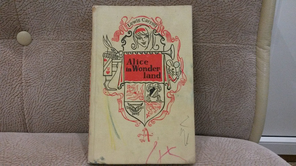 Книга «Алиса в стране чудес» на английском в дар (Москва). Дарудар