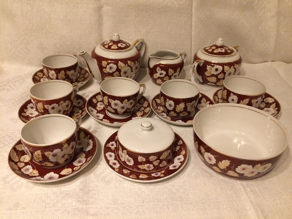 чайный сервиз коричневый. коричневая посуда. кофейный сервиз зик ссср коричневый. керамический набор кофейный. столовый фарфор коричневого цвета.