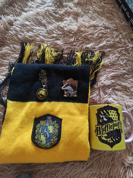 Атрибутика Гарри Поттер. Факультет Хаффлпафф (Hufflepuff) в дар ...
