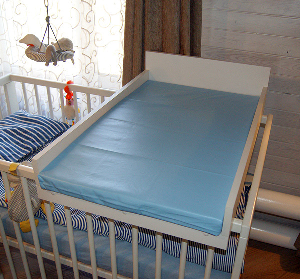 Фото пеленальной доски на кроватку