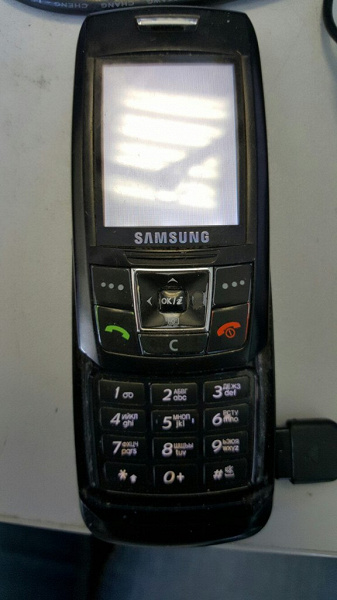 Телефон с зарядкой samsung E250