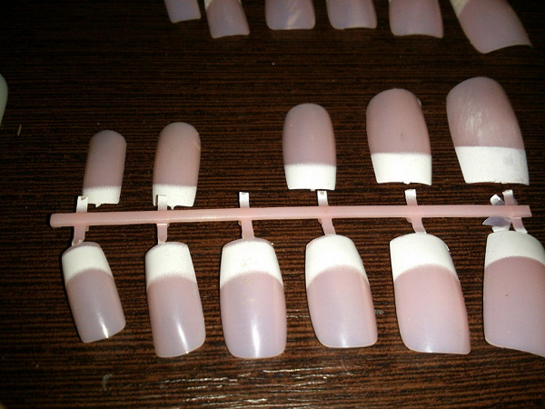 Пластмассовые ногти