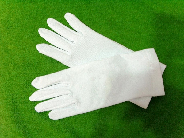 В мешке 24 белых перчаток. Перчатки. Белые тканевые перчатки. Офицерские перчатки белые. Перчатки парадные белые.