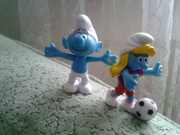 Киндер смурфики коллекция. Киндер смурфики 2022. Киндер сюрприз смурфики. Смурфы киндер сюрприз. Киндер смурфики 2008.